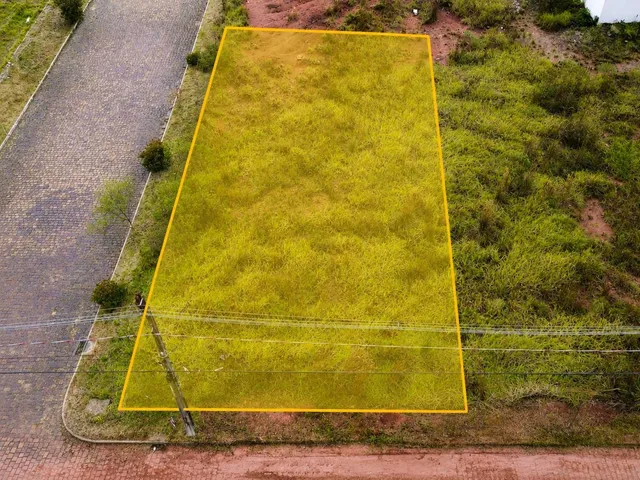 Vista aérea de um terreno com grama seca em Lajeado, Brasil.