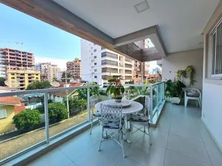 Vista de uma varanda com vista para a paisagem urbana de Lajeado.