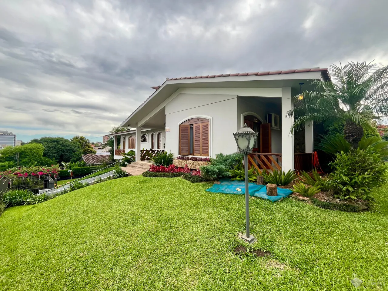 Casa com 4 dormitórios, foto 1