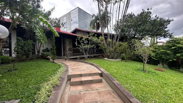 Casa com 5 dormitórios