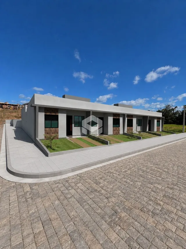Casa geminada com 2 dormitórios