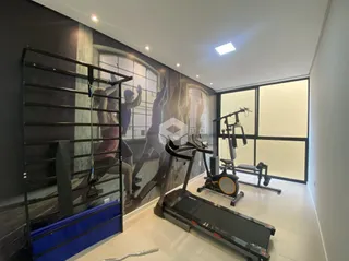 Imagem de um interior com equipamentos de ginástica.
