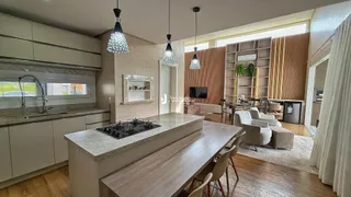 Vista da cozinha e sala de jantar de um imóvel em Lajeado.
