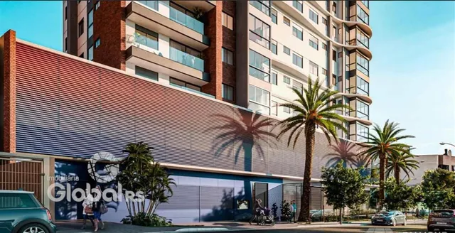 Fachada de um edifício residencial em Lajeado, Brasil, com palmeiras ao redor.