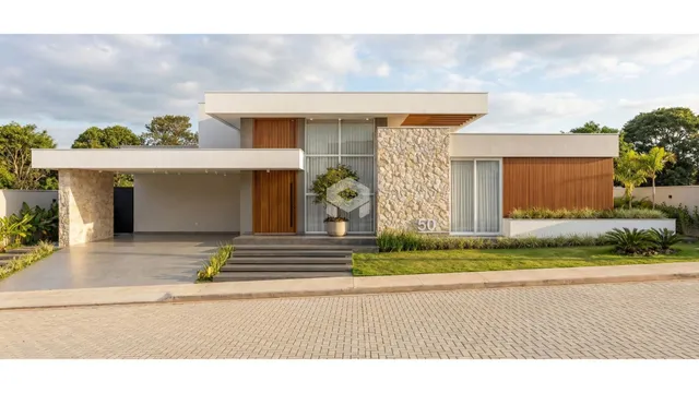 Fachada moderna de uma residência em Lajeado, Brasil.