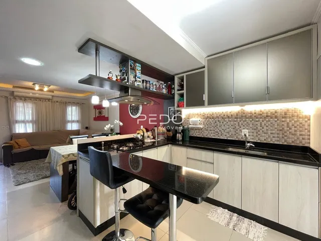 Vista da cozinha e sala de jantar de um imóvel em Lajeado.