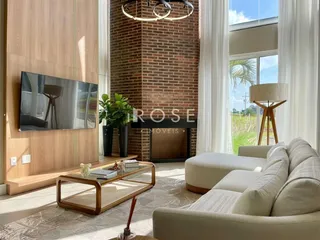 Casa com 4 dormitórios, foto 1