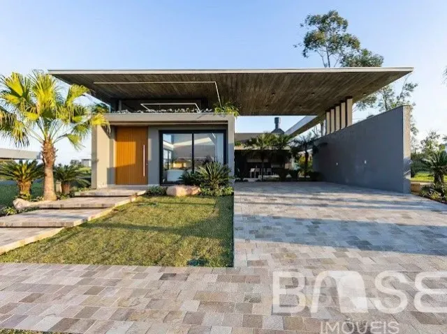 Casa com 4 dormitórios