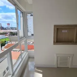 Vista da janela com caixilhos de alumínio de um apartamento em Lajeado.