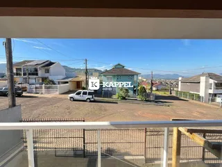 Fachada da residência em Lajeado, mostrando a casa e a área externa com vista para a paisagem.