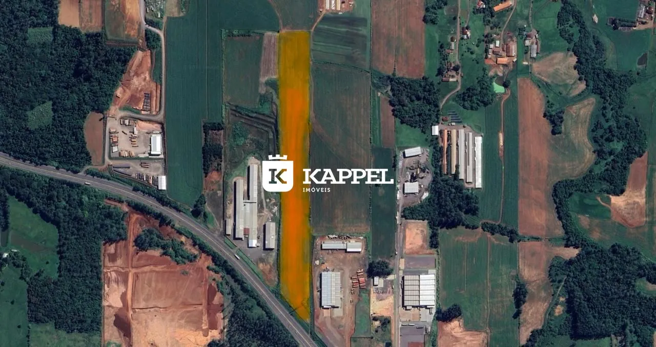 Vista aérea de uma propriedade rural em Lajeado, mostrando campos agrícolas e estruturas.
