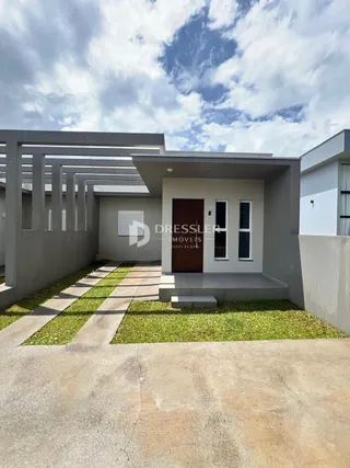 Fachada moderna de uma casa em Lajeado, Brasil.