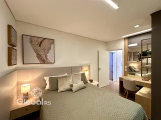 Quarto com cama e decoração moderna em um imóvel no Brasil.