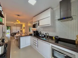 Vista da cozinha moderna de uma propriedade em Lajeado, Brasil.