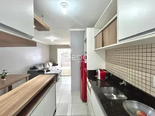 Sala de estar e cozinha de um imóvel em Lajeado, Brasil.