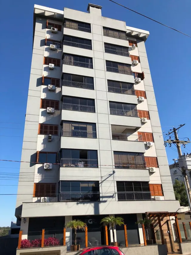 Fachada de um prédio residencial alto em Lajeado, Brasil.