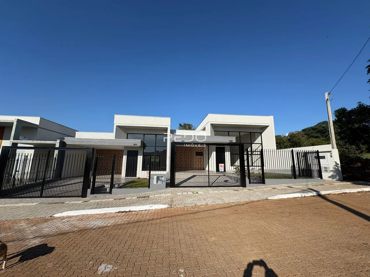 Fachada de uma residência moderna em Lajeado, Brasil.