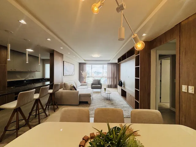 sala de estar moderna com vista para a cidade em Lajeado