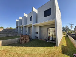 Fachada externa de um prédio moderno com estrutura em concreto em Lajeado, Brasil.