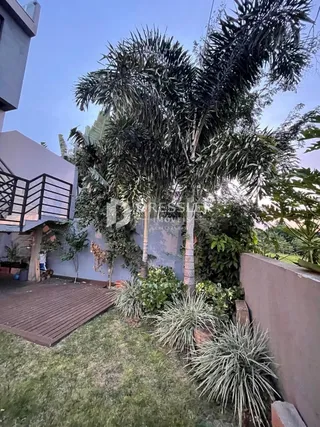 Vista externa do imóvel em Lajeado, Brasil, mostrando o jardim e a área de lazer.