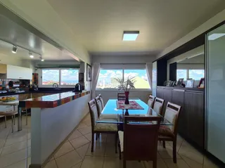 Vista da cozinha e sala de jantar de um imóvel em Lajeado.