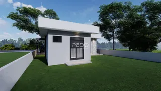 Fachada de uma casa moderna com jardim verde em Lajeado, Brasil.