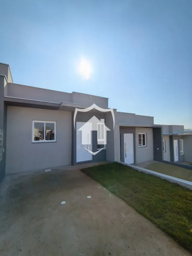 Casa geminada com 2 dormitórios