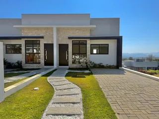 Fachada moderna de uma residência em Lajeado, Brasil.