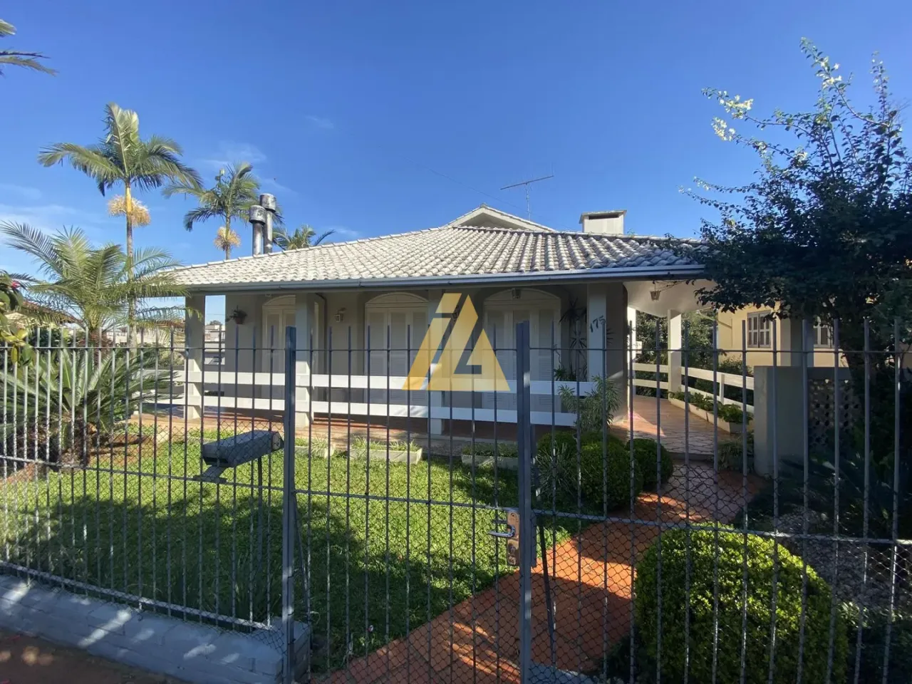 Casa com 5 dormitórios, foto 1