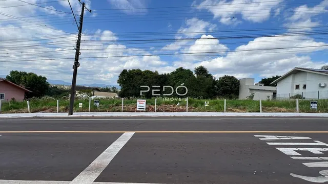 Vista da rua e fronteira de uma propriedade em Lajeado, Brasil.