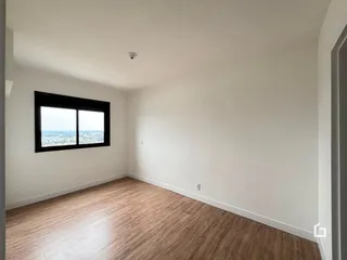 Sala ampla com vista da cidade em Lajeado.