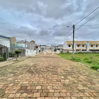 Vista da rua com casas em Lajeado, Brasil.