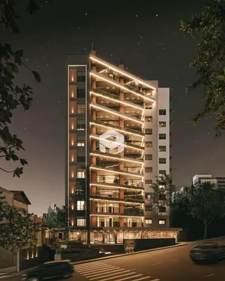 Fachada de um prédio residencial em Lajeado, Brasil, à noite.