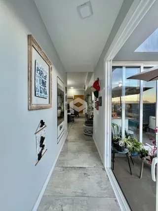 Corredor interno de uma residência em Lajeado, Brasil.