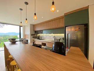 Vista da cozinha e sala de jantar de uma propriedade em Lajeado.