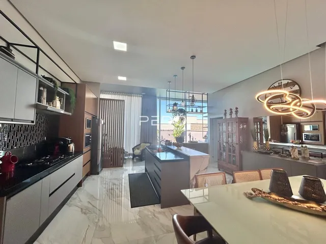 Vista de uma cozinha moderna e sala de jantar em um imóvel no Brasil.