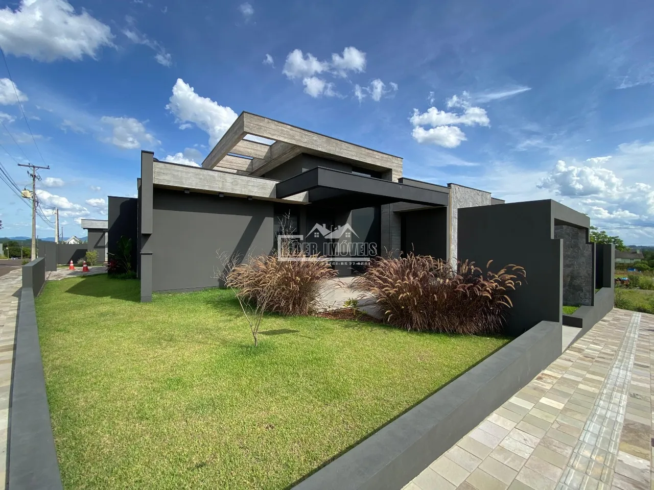 Casa com 5 dormitórios, foto 1