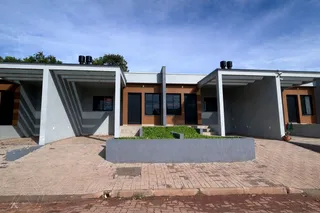 Casa geminada com 2 dormitórios, foto 1