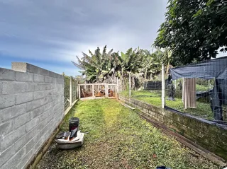 Vista externa de um terreno com cerca e vegetação em Lajeado, Brasil.