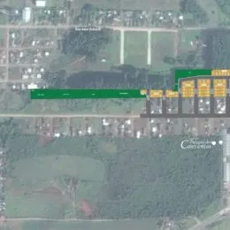 Vista aérea de uma área residencial com vegetação e construções.