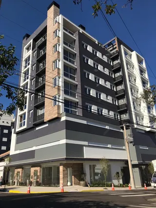 Fachada de um prédio residencial moderno em Lajeado, Brasil.