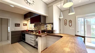 Vista da cozinha e sala de jantar de um imóvel em Lajeado.