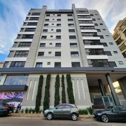 Fachada de um prédio residencial de múltiplos andares em Lajeado, Brasil.