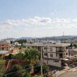 Vista externa de um conjunto de edifícios residenciais em Lajeado, Brasil.