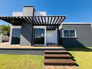Fachada moderna de uma casa em Lajeado, Brasil.
