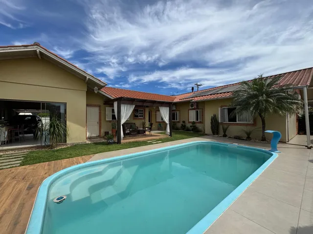 Casa com 4 dormitórios