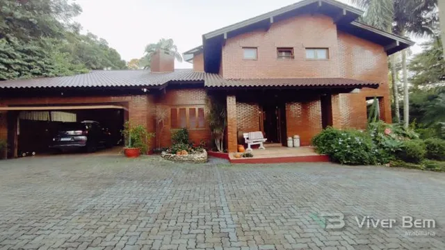 Casa com 4 dormitórios