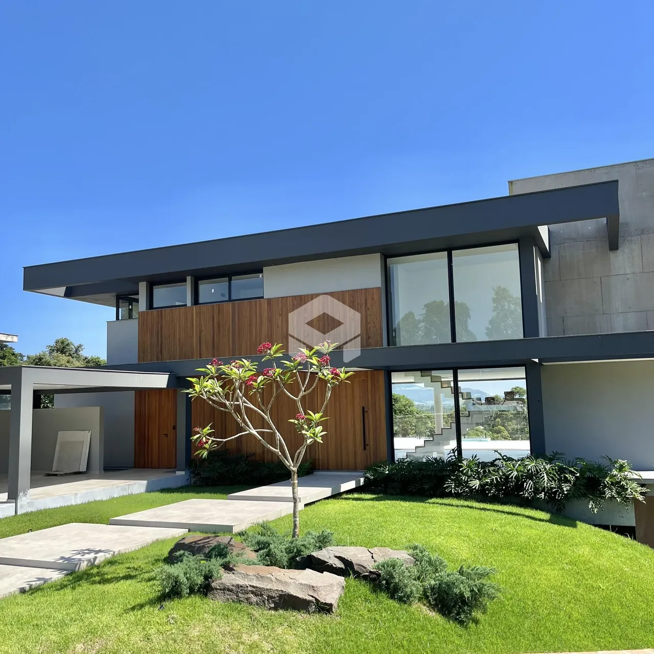 Casa com 4 dormitórios, foto 1