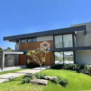 Casa com 4 dormitórios, foto 1