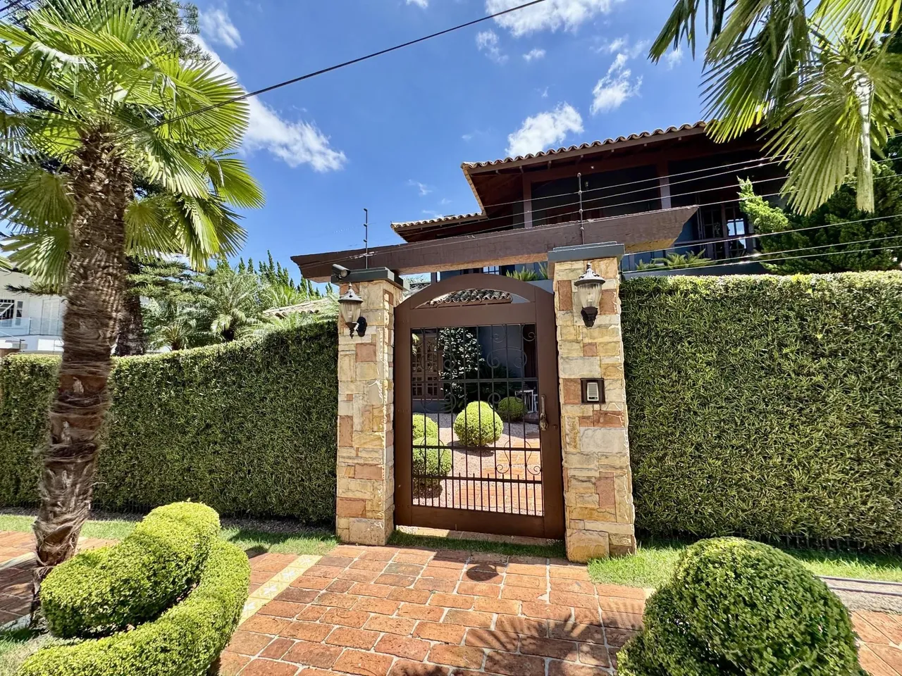 Casa com 5 dormitórios, foto 1